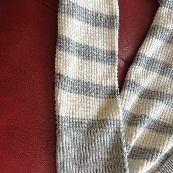 American Eagle Outfitters Sweater - Picture 4 of 5